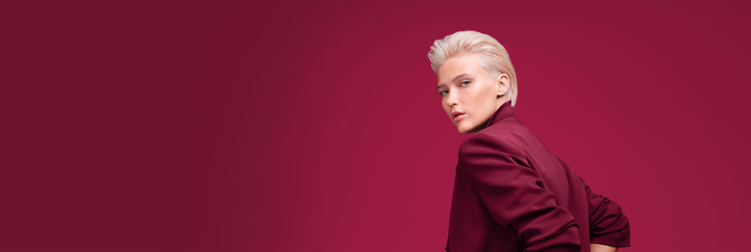 frau merz aesthetics in rot