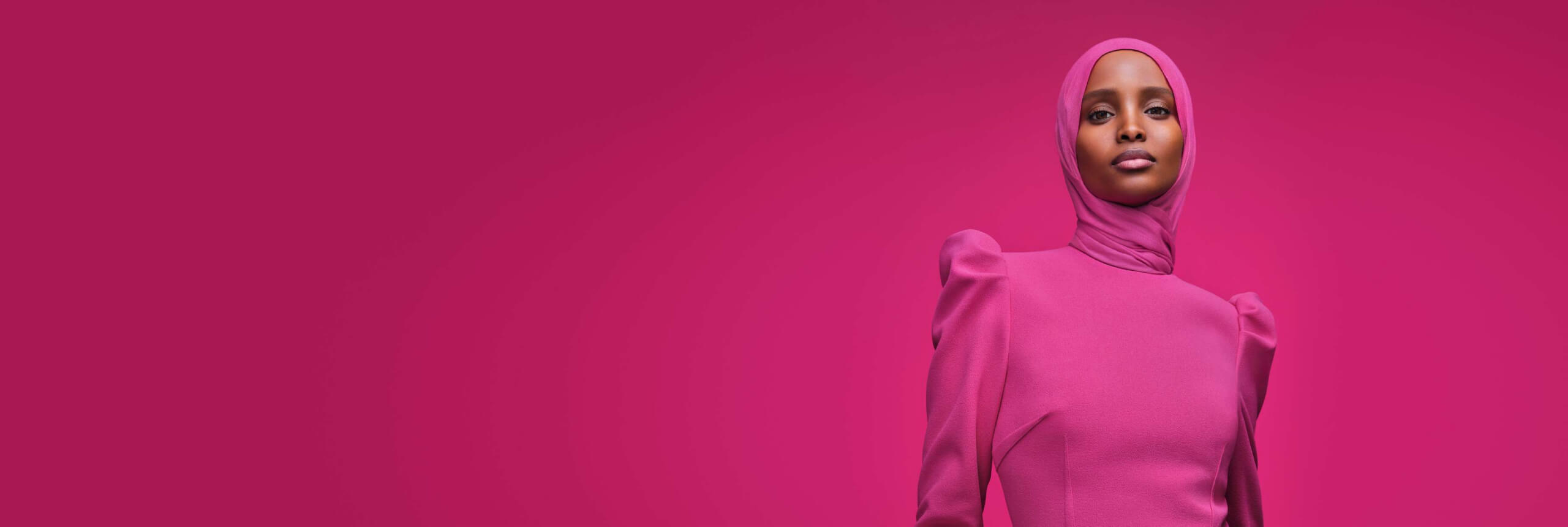 frau in pink